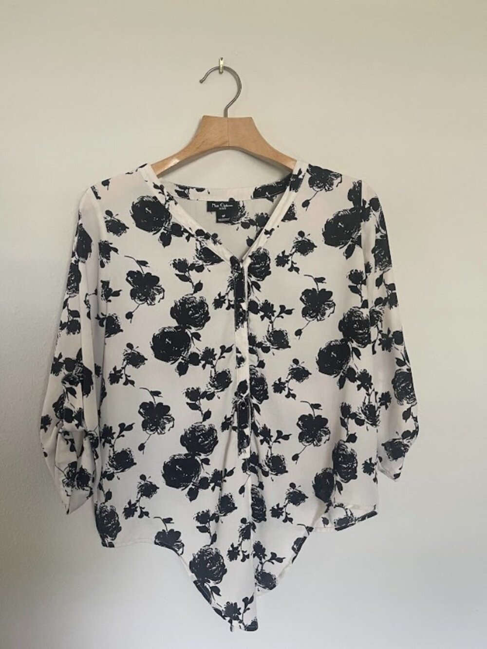 Nue Options petite size 8 (runs large) tie front blouse